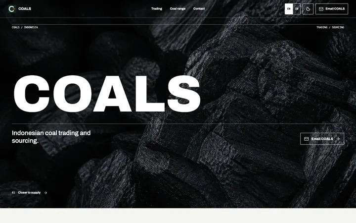 Tampilan desktop panjang COALS dengan hero tekstur batu bara, peran perdagangan, proses pertanyaan, rentang spesifikasi, dan tindakan email.