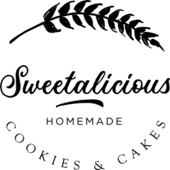 Logo resmi Sweetalicious bergambar kue dan tulisan merek